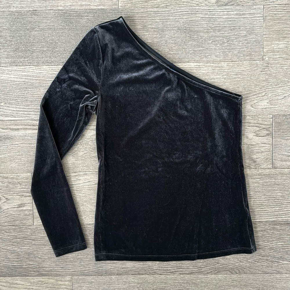🌼OLD NAVY🌼 Velvet One Shoulder Top in Black Jack - Picture 4 of 10